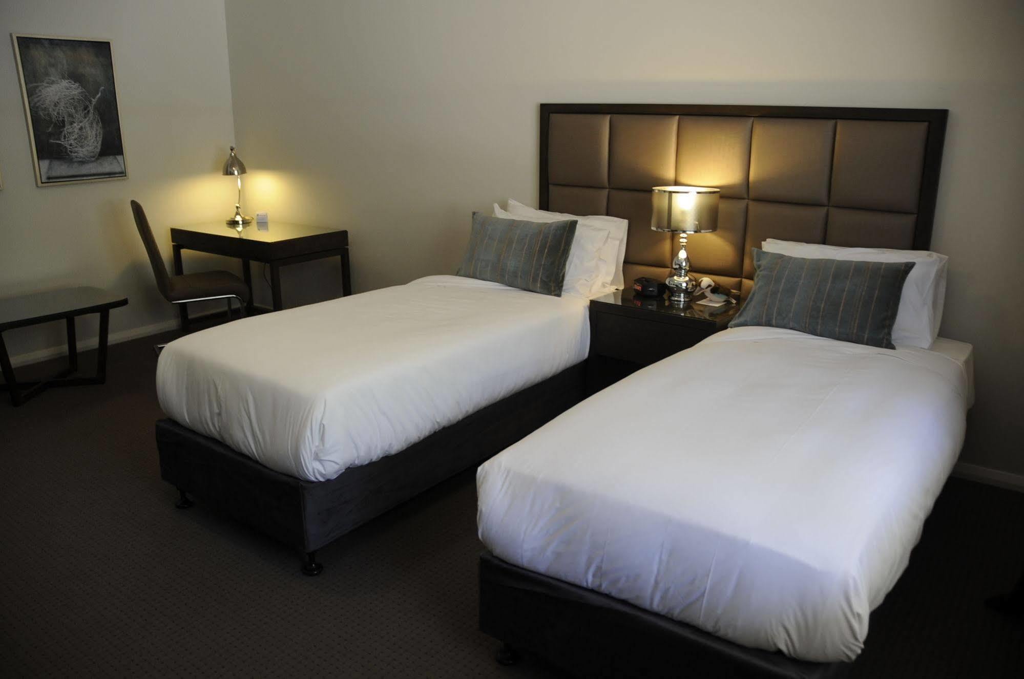 Riverside Oaks Golf Resort Cattai Екстер'єр фото
