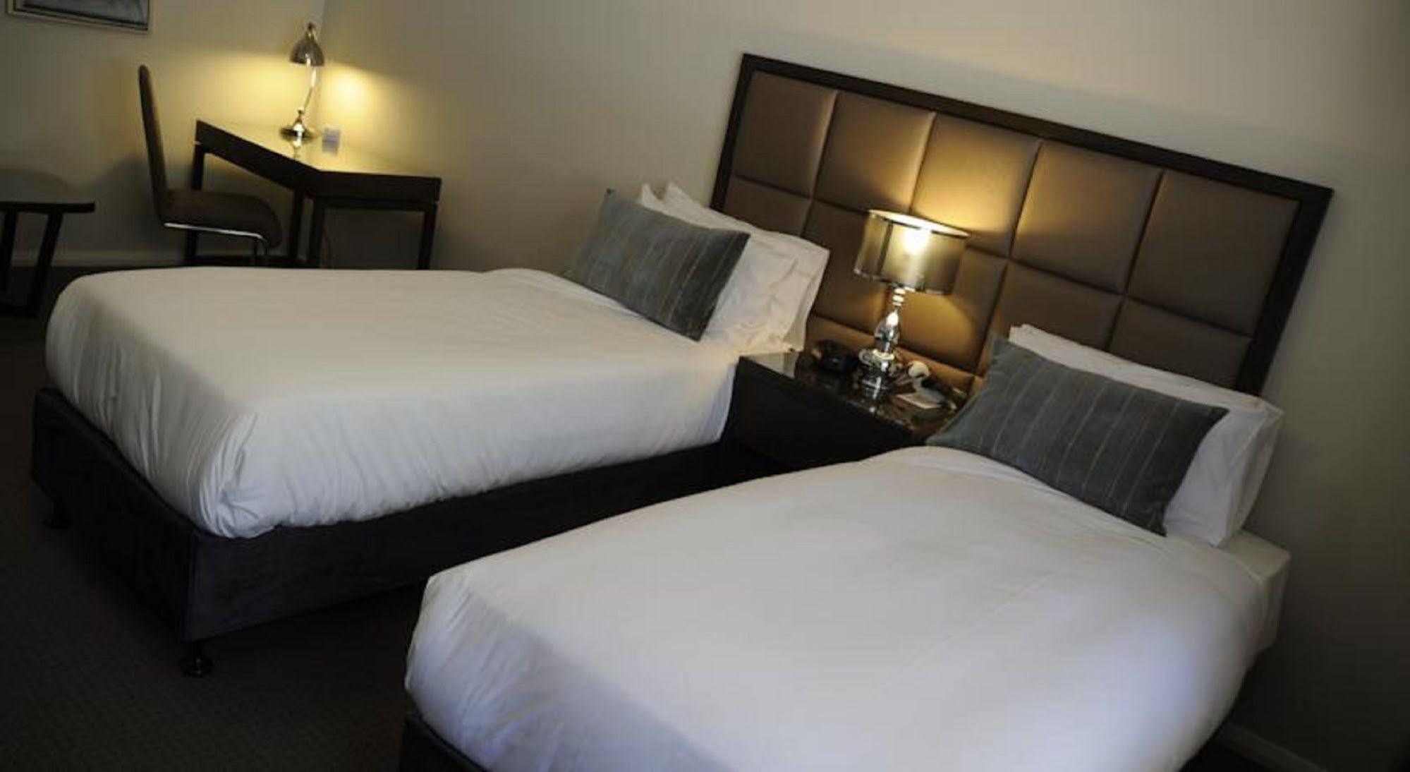 Riverside Oaks Golf Resort Cattai Екстер'єр фото
